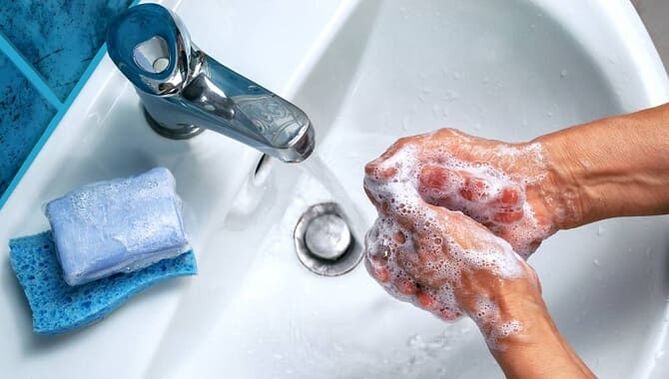 washing of parasites hands