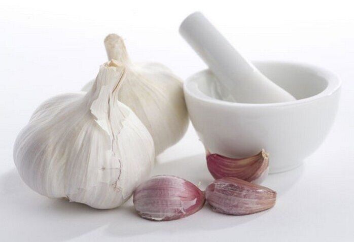 Garlic - a popular remedy for worms in adults