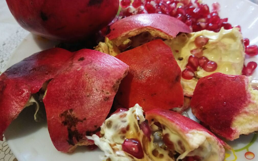 pomegranate peels for worms